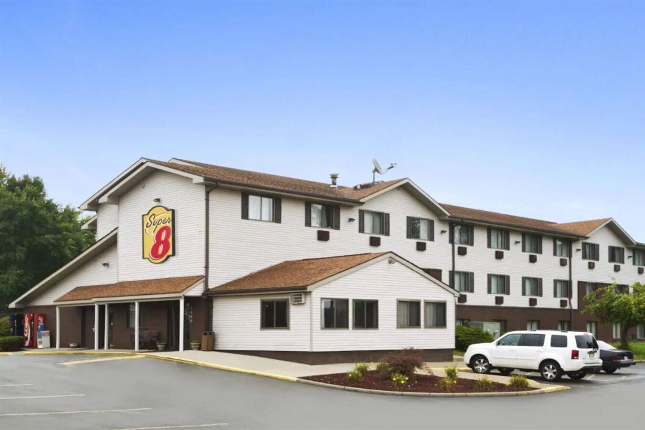 Super 8 By Wyndham New Castle Hotel Exterior photo