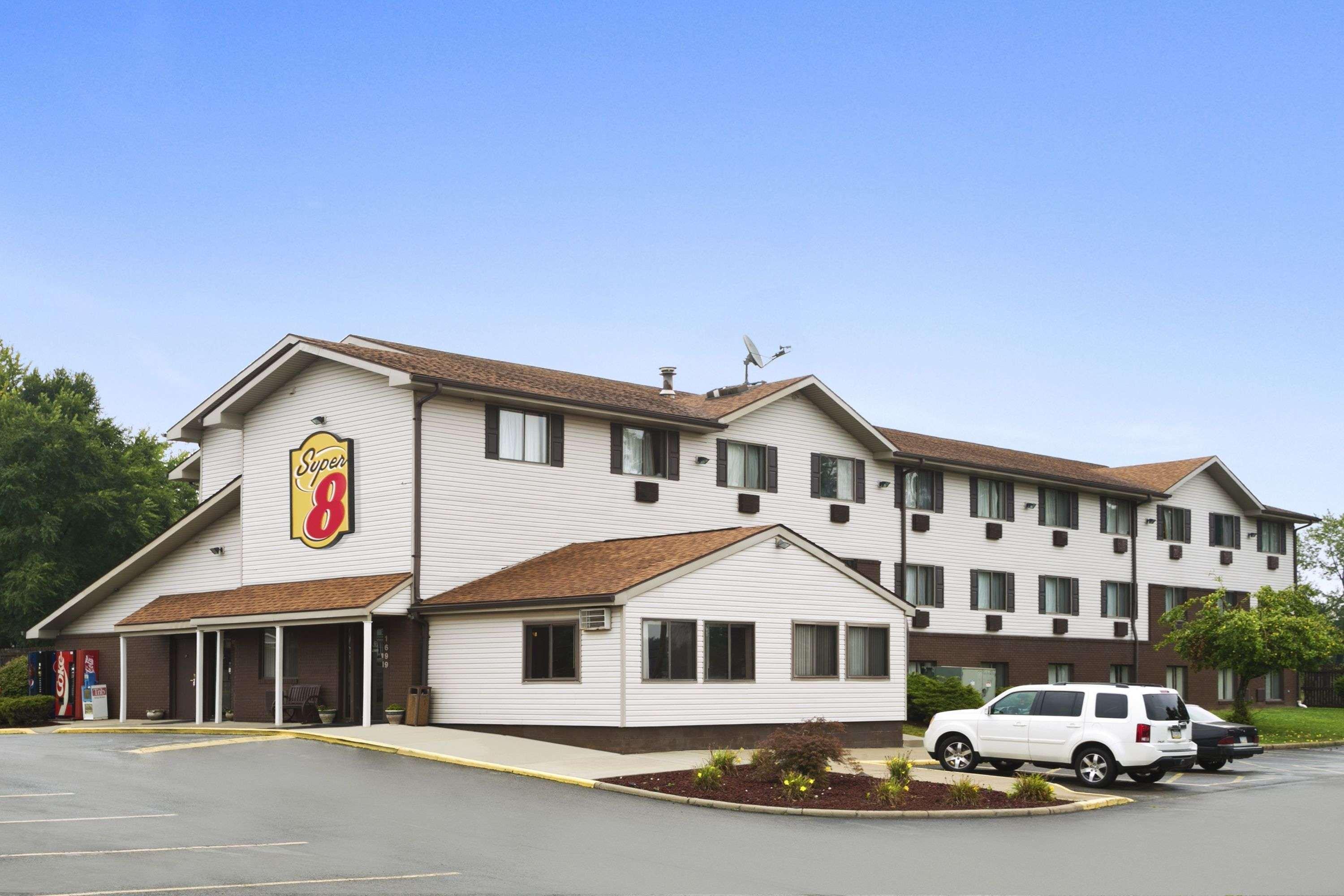 Super 8 By Wyndham New Castle Hotel Exterior photo